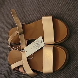 Universal Thread Sandals